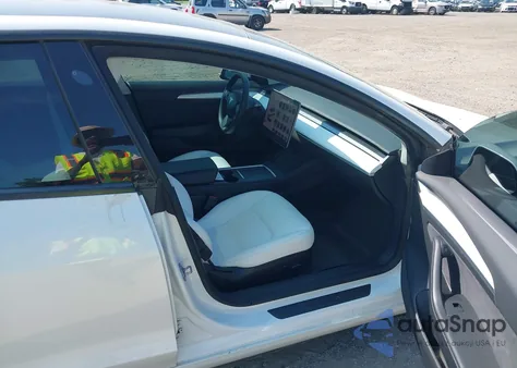 2021 Tesla Model 3 Long Range Dual Motor All-Wheel Drive z USA, uszkodzony, nr VIN 5YJ3E1EB1MF981445